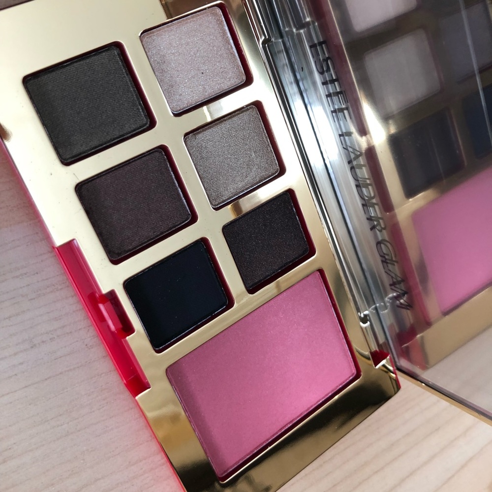 Estée Lauder eyeshadow and cheek blush palette - Picture 2 of 4